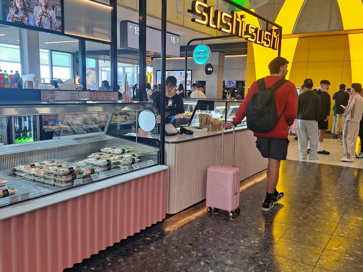 How to Eat Safely at the Airport with Dietary Restrictions